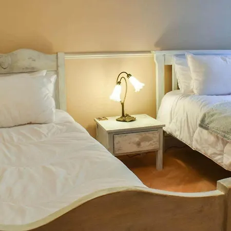 2 Priory Manor Semesterbostad *