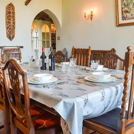 2 Priory Manor * Windermere