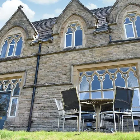 2 Priory Manor * Windermere
